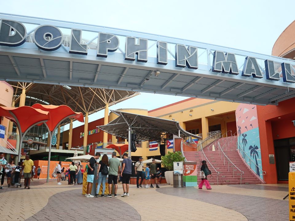 Entrance at the Dolphin Mall