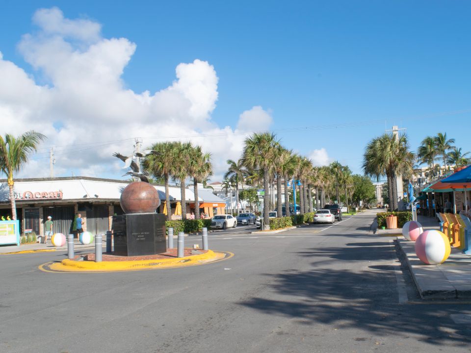Commercial Blvd, Lauderdale-By-The-Sea, FL USA